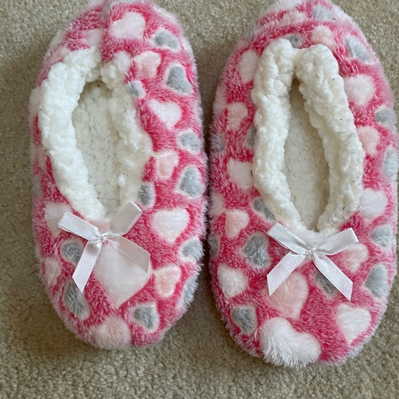 Pink fuzzy slipper - Picture 1 of 2